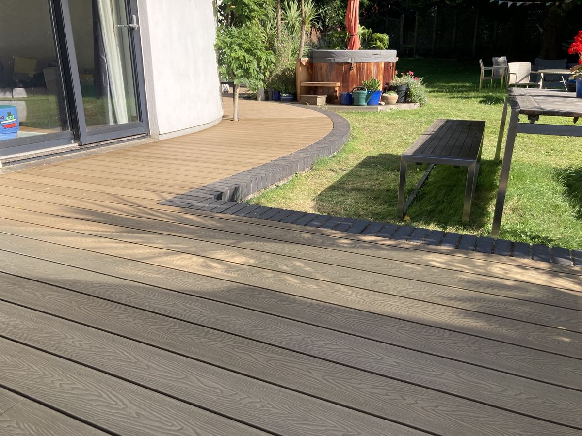 Curved composite deck replacing an old deck