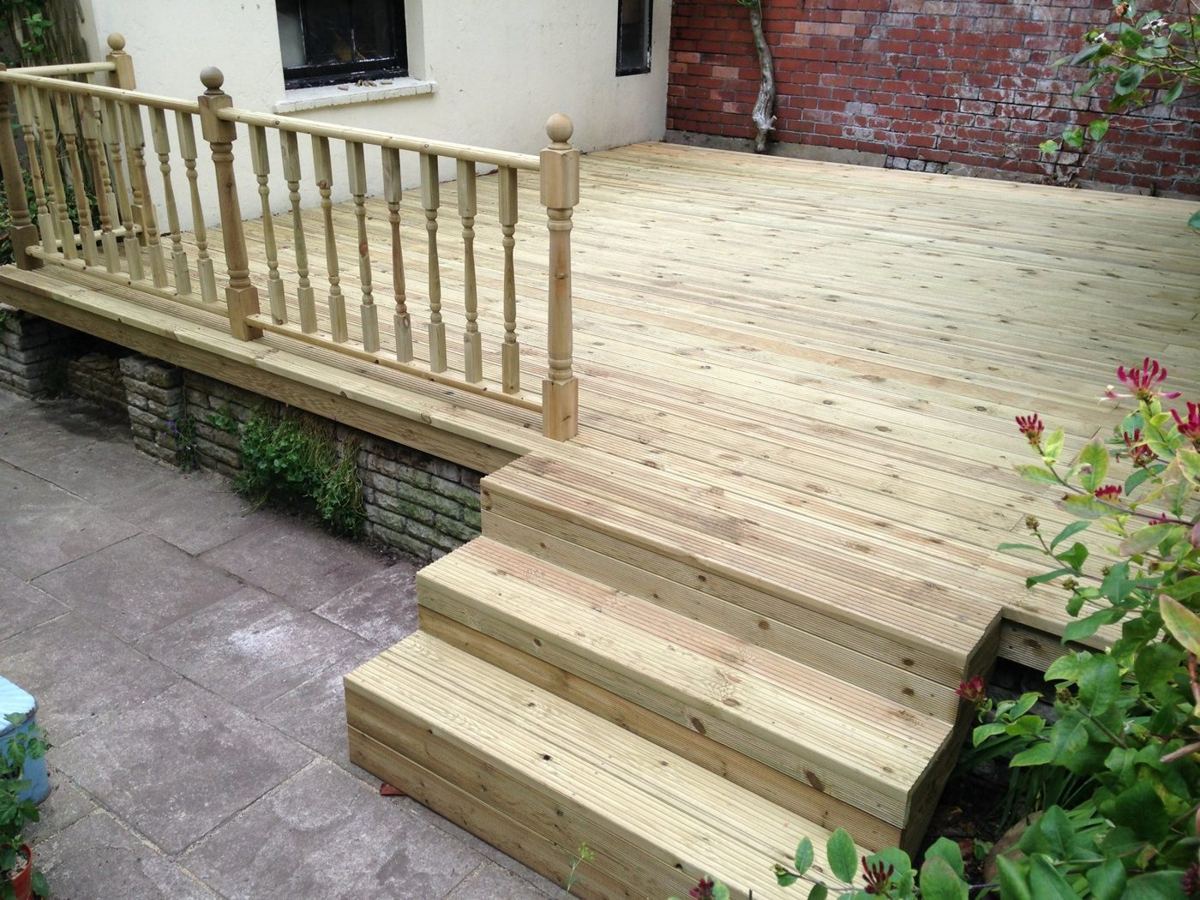 Raised deck with turned balustrade and steps