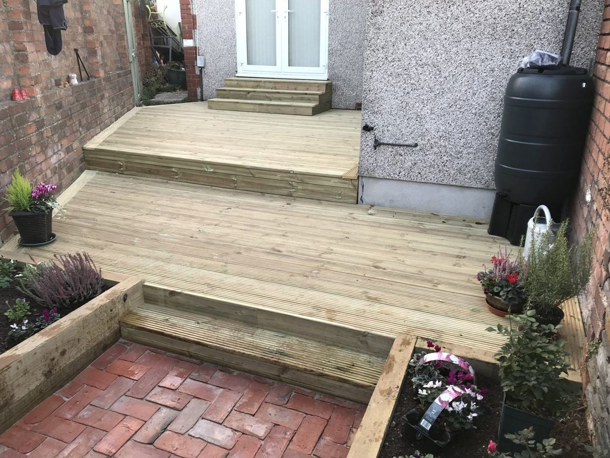 Two-tier deck with sleeper planters
