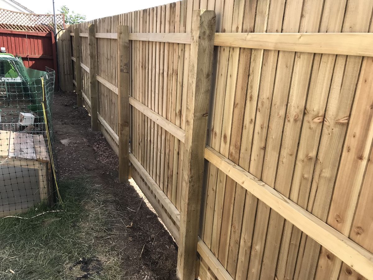 Long run of new closeboard fencing