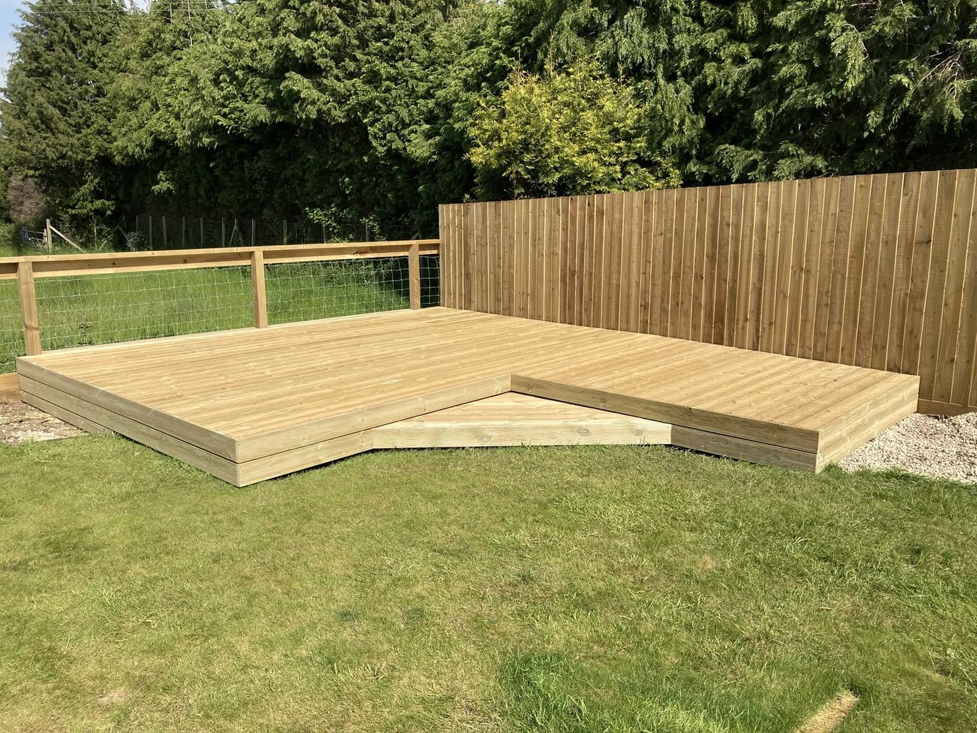 L-Shaped Decking and Fencing