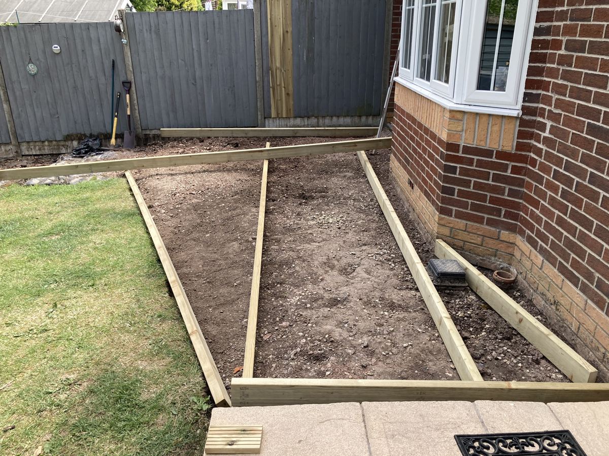 Triple-level deck in Cardiff: setting out against the house